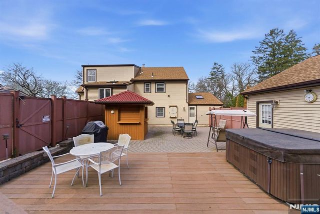 37 Farmingdale Road, Wayne, NJ 07470
