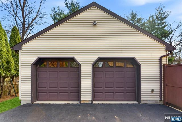 37 Farmingdale Road, Wayne, NJ 07470