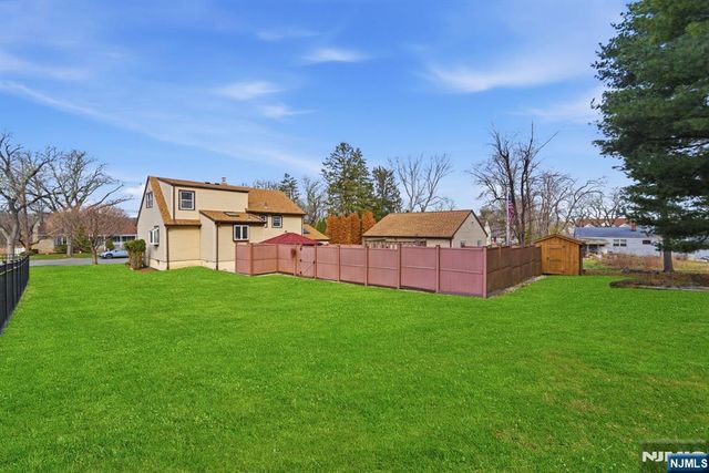 37 Farmingdale Road, Wayne, NJ 07470