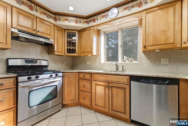 37 Farmingdale Road, Wayne, NJ 07470