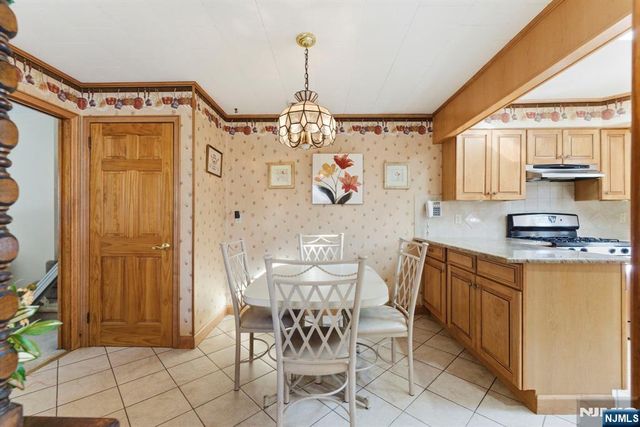 37 Farmingdale Road, Wayne, NJ 07470