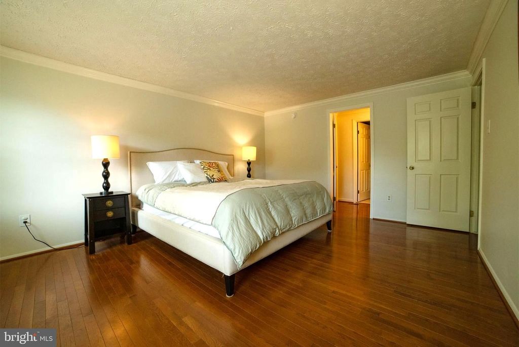Image 15 of property listing at 14441 KINGS GRANT ST, North Potomac, MD 20878