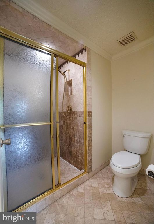 Image 18 of property listing at 14441 KINGS GRANT ST, North Potomac, MD 20878