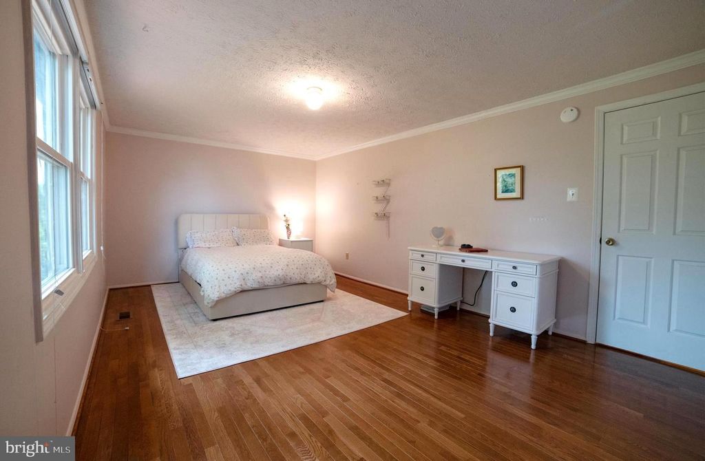 Image 19 of property listing at 14441 KINGS GRANT ST, North Potomac, MD 20878