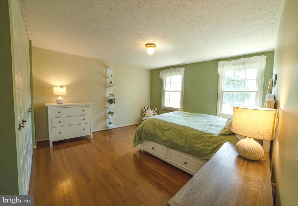 Image 20 of property listing at 14441 KINGS GRANT ST, North Potomac, MD 20878