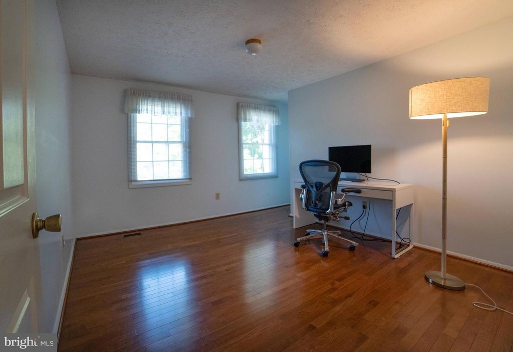 Image 21 of property listing at 14441 KINGS GRANT ST, North Potomac, MD 20878