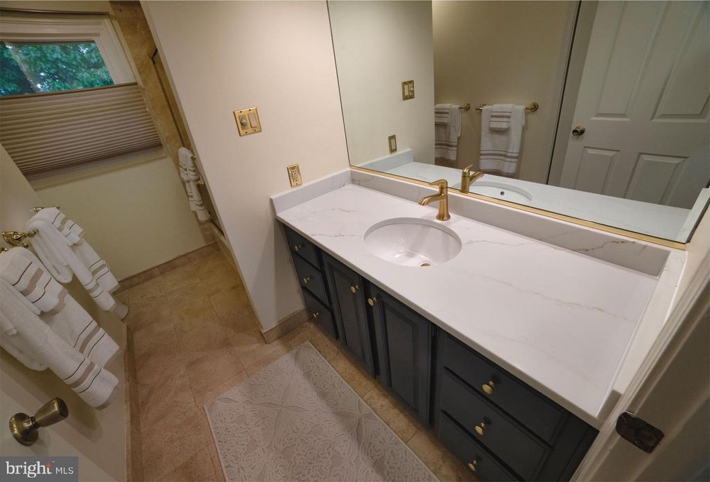 Image 24 of property listing at 14441 KINGS GRANT ST, North Potomac, MD 20878