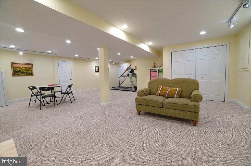Image 27 of property listing at 14441 KINGS GRANT ST, North Potomac, MD 20878
