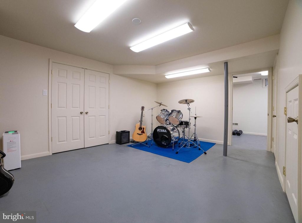 Image 28 of property listing at 14441 KINGS GRANT ST, North Potomac, MD 20878