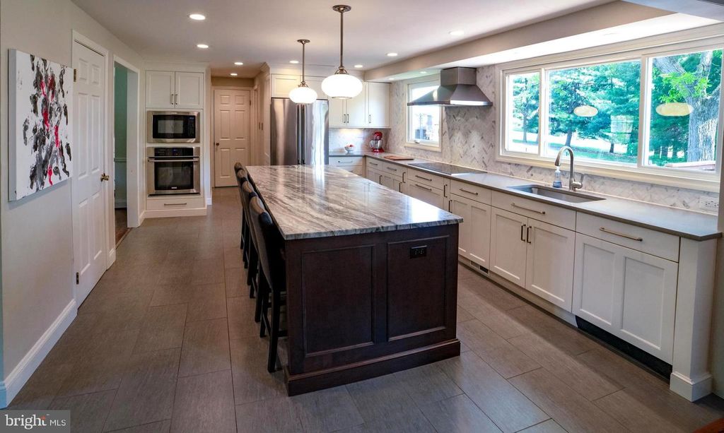 Image 5 of property listing at 14441 KINGS GRANT ST, North Potomac, MD 20878