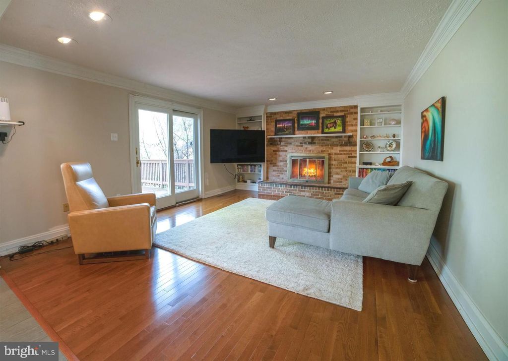 Image 6 of property listing at 14441 KINGS GRANT ST, North Potomac, MD 20878