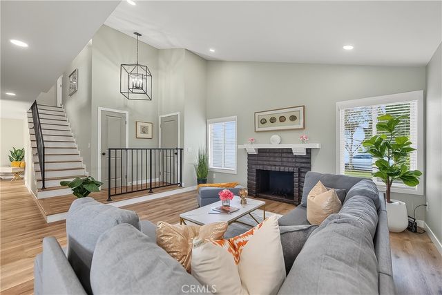 286 W Renwick, Azusa, CA 91702