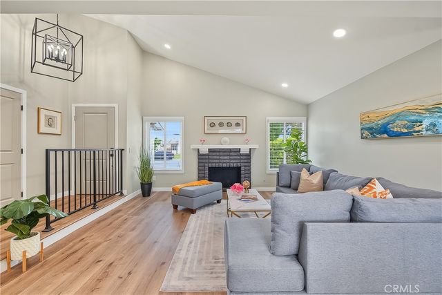 286 W Renwick, Azusa, CA 91702