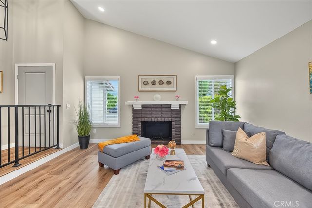 286 W Renwick, Azusa, CA 91702