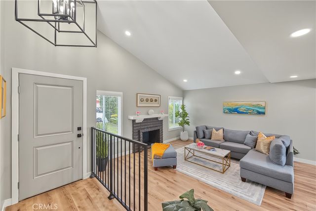 286 W Renwick, Azusa, CA 91702