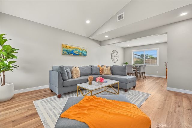286 W Renwick, Azusa, CA 91702