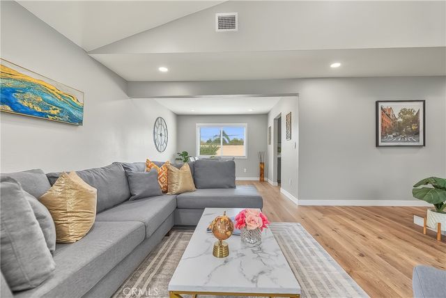 286 W Renwick, Azusa, CA 91702