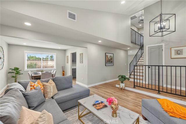 286 W Renwick, Azusa, CA 91702