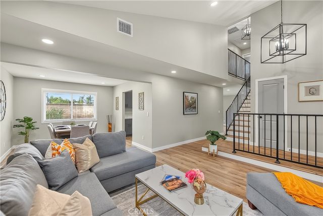 286 W Renwick, Azusa, CA 91702