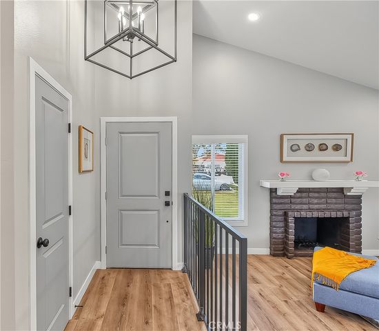286 W Renwick, Azusa, CA 91702