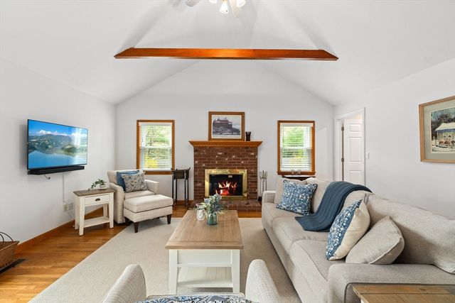 7 Haynes St, Walpole, MA 02081