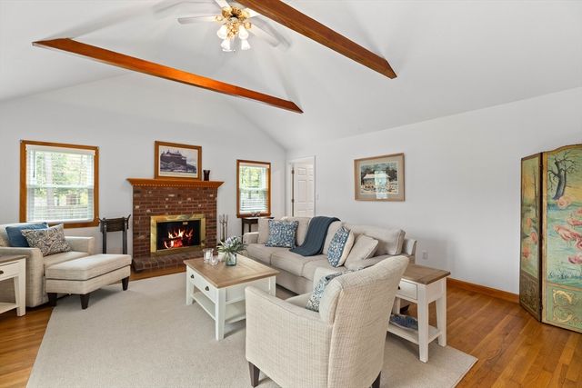7 Haynes St, Walpole, MA 02081