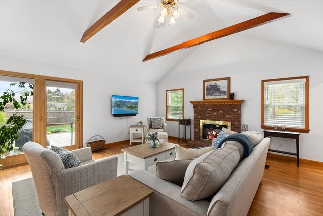 7 Haynes St, Walpole, MA 02081