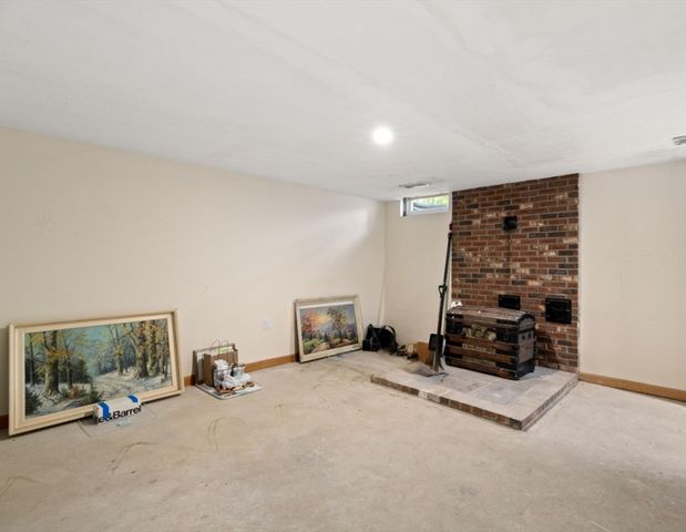 7 Haynes St, Walpole, MA 02081