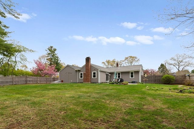 7 Haynes St, Walpole, MA 02081