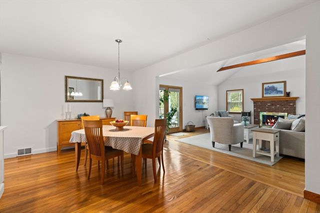7 Haynes St, Walpole, MA 02081