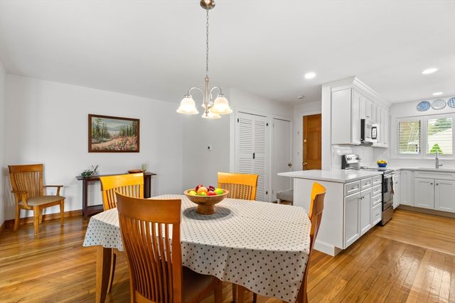 7 Haynes St, Walpole, MA 02081