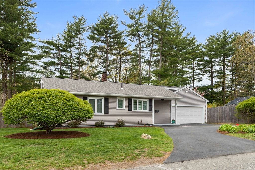 7 Haynes St, Walpole, MA 02081