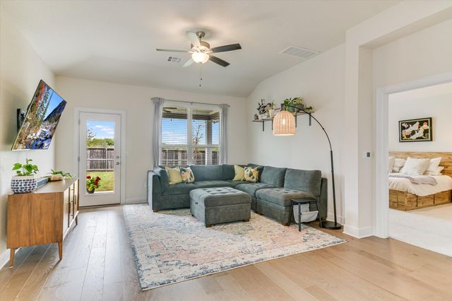 8607 McKamy DR, Austin, TX 78744