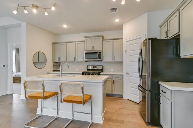 8607 McKamy DR, Austin, TX 78744