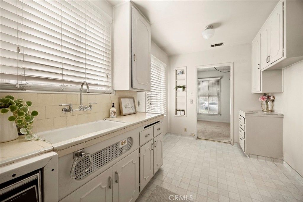 22022 S Mchelen, Long Beach, CA 90810 — photo 4