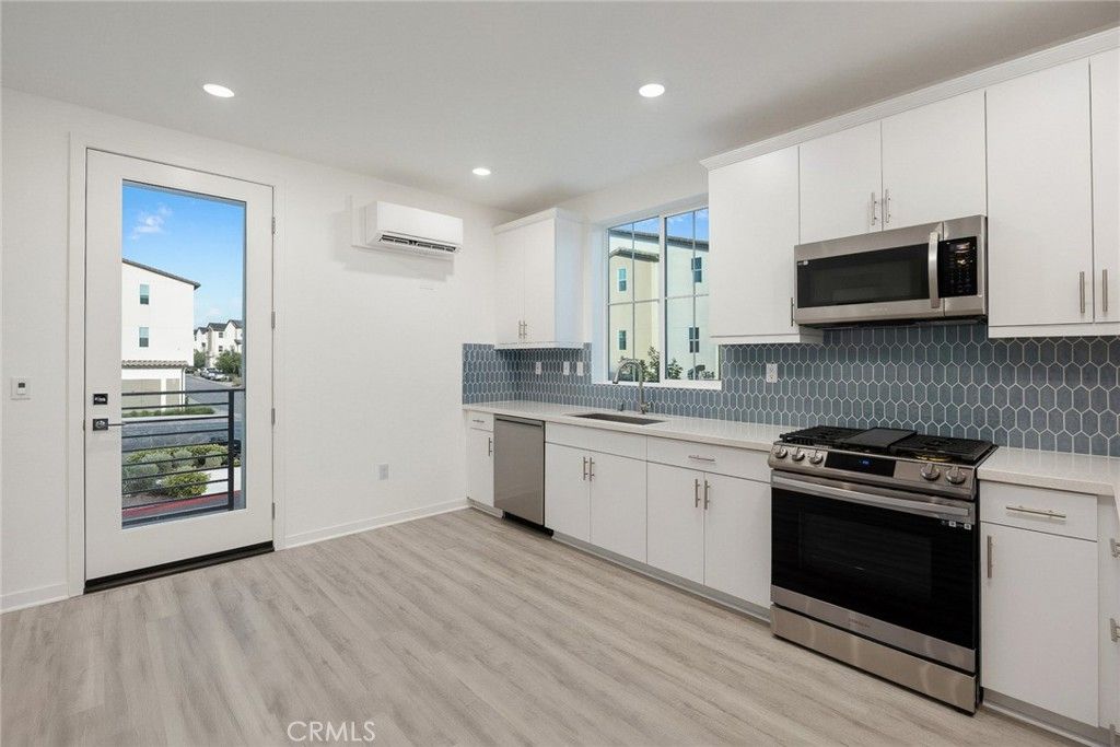 Image 18 of property listing at 684 CARA CARA, Covina, CA 91723