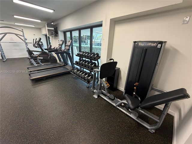 2625 Collins Avenue 420, Miami Beach, FL 33140