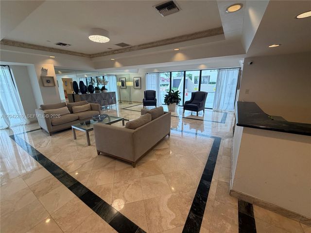 2625 Collins Avenue 420, Miami Beach, FL 33140