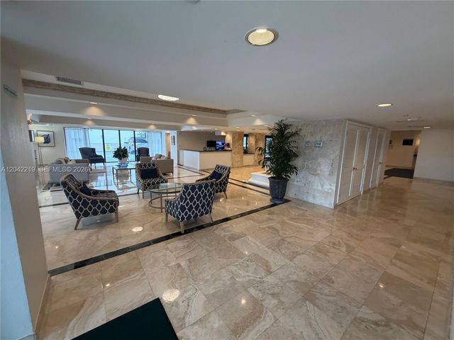 2625 Collins Avenue 420, Miami Beach, FL 33140