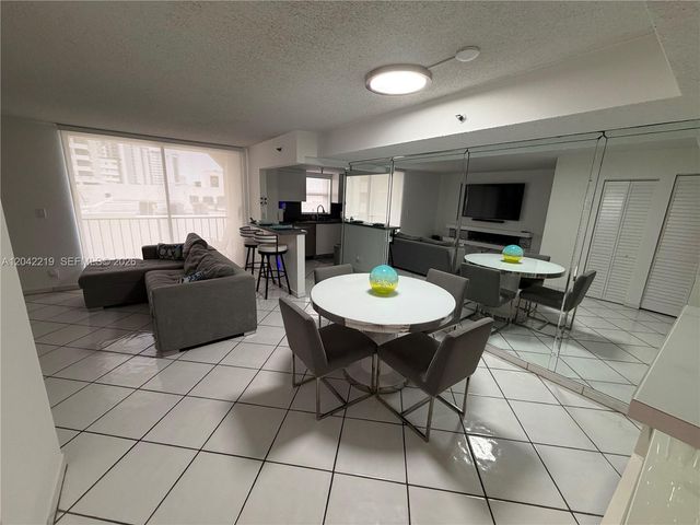 2625 Collins Avenue 420, Miami Beach, FL 33140
