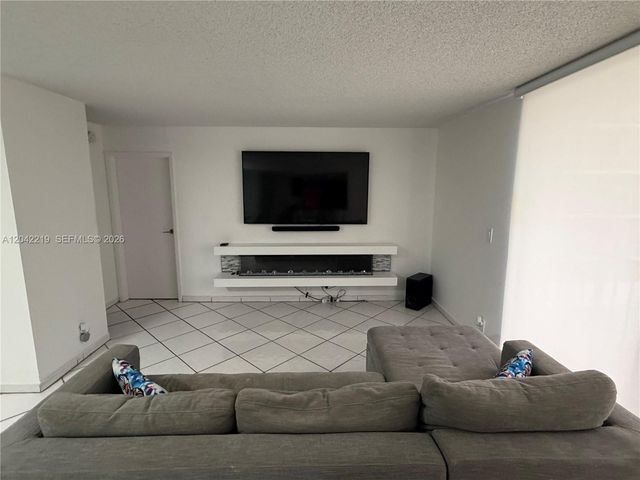 2625 Collins Avenue 420, Miami Beach, FL 33140