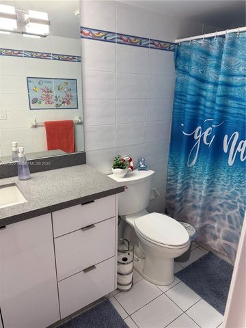 2625 Collins Avenue 420, Miami Beach, FL 33140