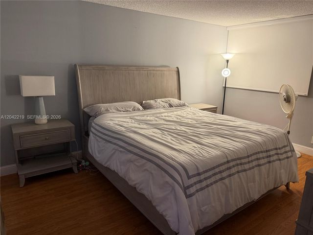 2625 Collins Avenue 420, Miami Beach, FL 33140