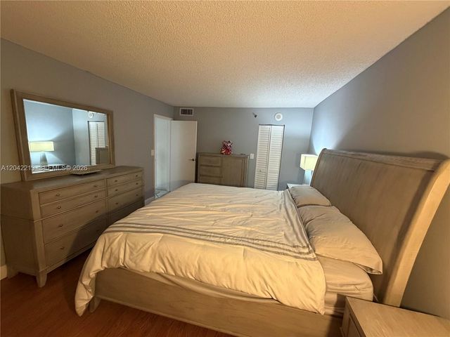 2625 Collins Avenue 420, Miami Beach, FL 33140