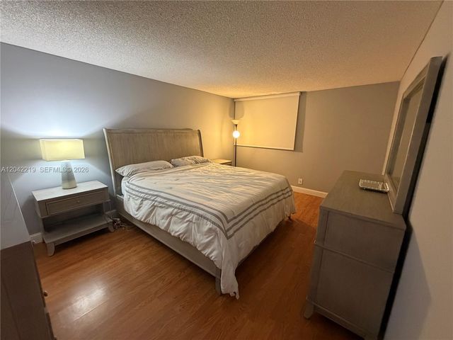 2625 Collins Avenue 420, Miami Beach, FL 33140