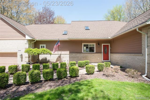 6093 Rosewood Parkway, White Lake Charter Township, MI 48383