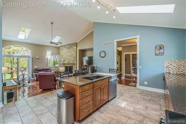 6093 Rosewood Parkway, White Lake Charter Township, MI 48383