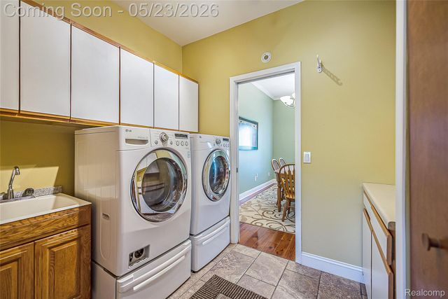 6093 Rosewood Parkway, White Lake Charter Township, MI 48383