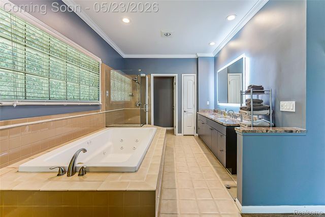 6093 Rosewood Parkway, White Lake Charter Township, MI 48383