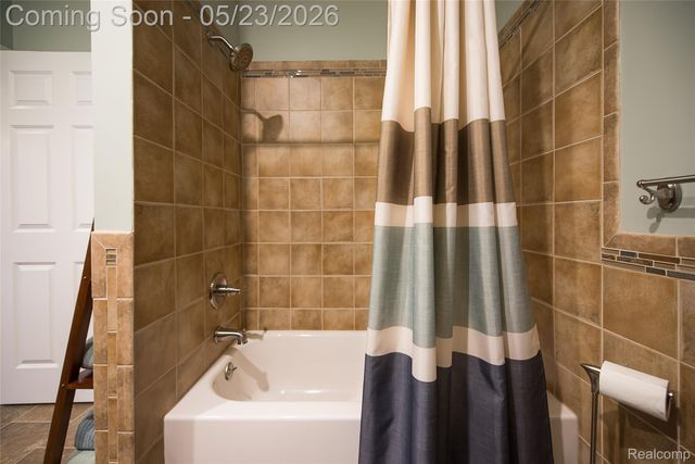 6093 Rosewood Parkway, White Lake Charter Township, MI 48383